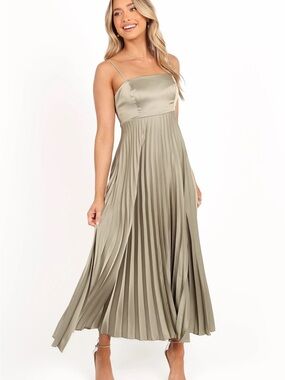 PETAL & PUP Keegan Maxi Dress new with defect Olive size S